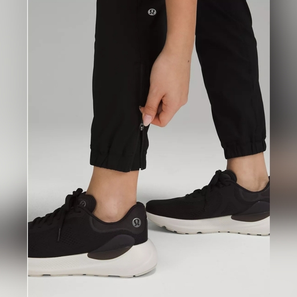 lululemon athletica Pants - NWOT Lululemon 🍋 adapted state womans 6 high-rise full length jogger